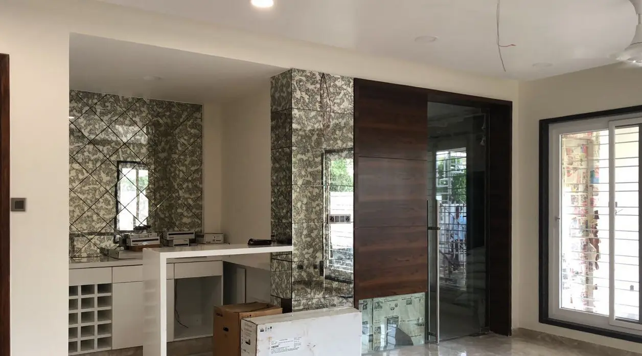 Study corner with marble-clad columns, a white desk and a wine rack